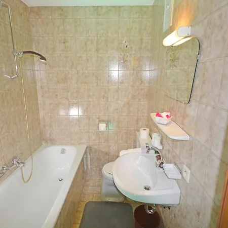 Apartman In Arzl-wald With Mountain Views, Cleaning Included